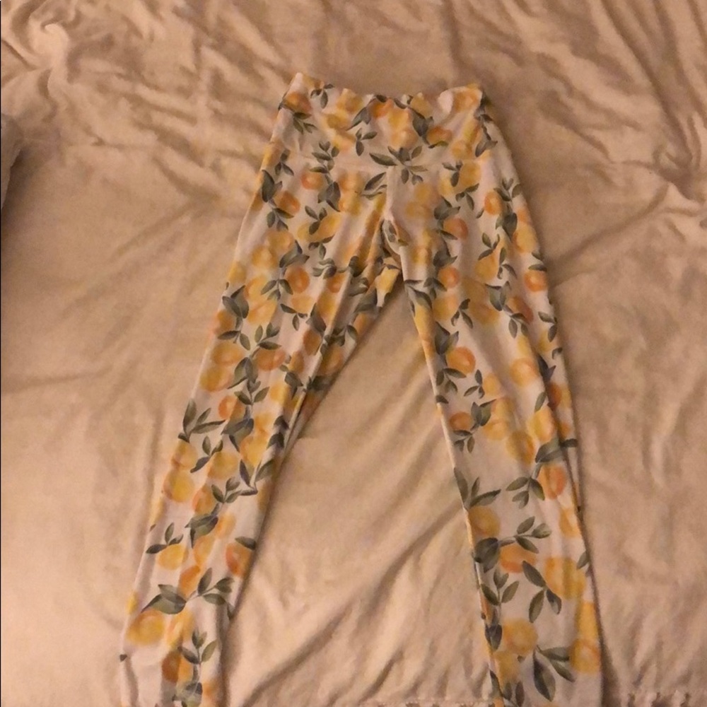 STRUT THIS LEMON LEGGINGS
